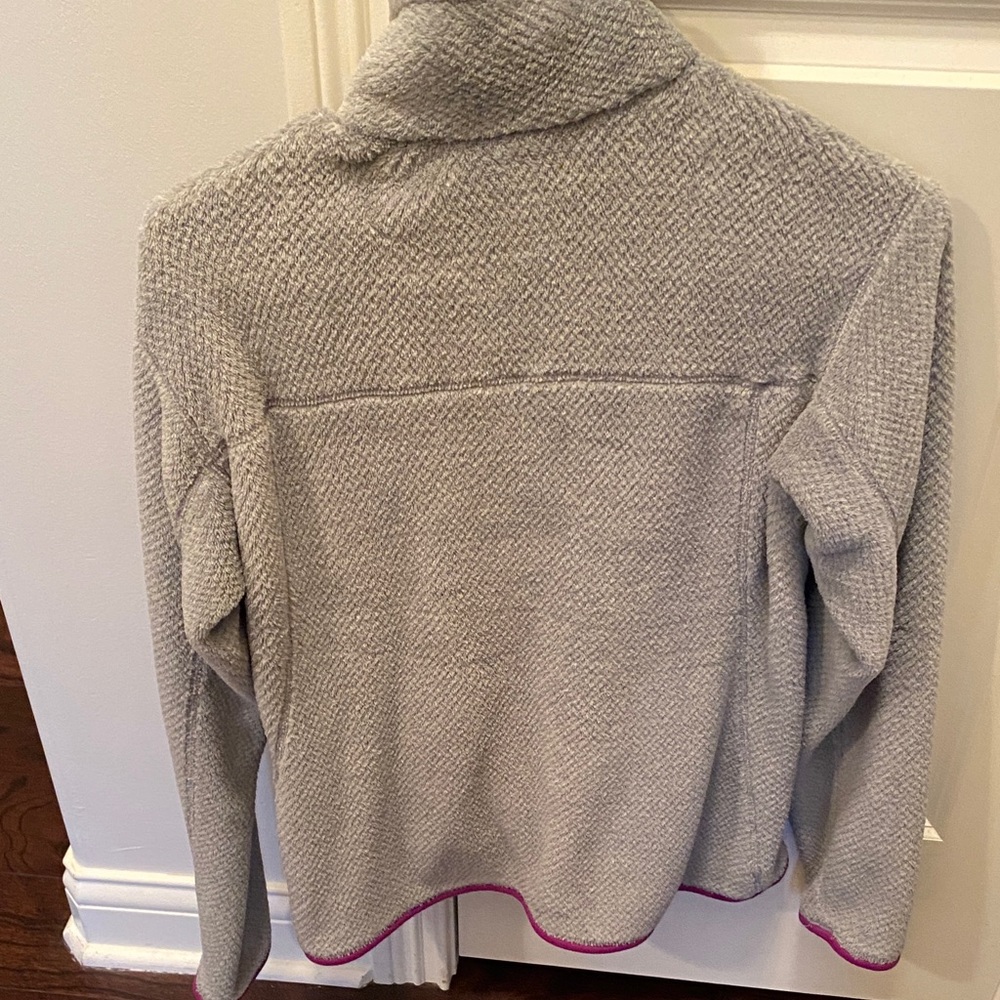 Patagonia Gray and Pink Women's Jacket - Picture 4 of 4